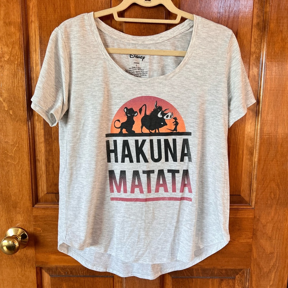 Disney Hakuna Matata Grey T-shirt, Like New
